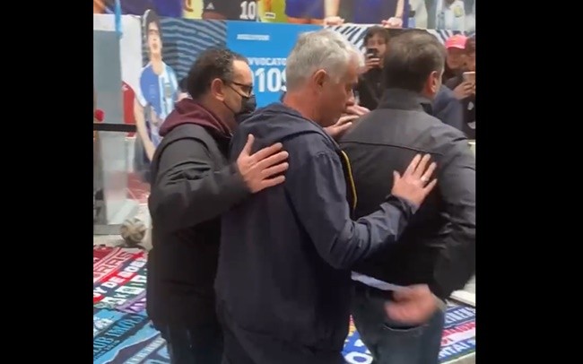 Mourinho gây xúc động vì tưởng nhớ Maradona - Bóng Đá