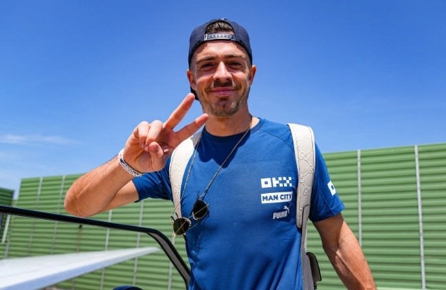 Jack Grealish and Kevin De Bruyne lead Man City stars for night out at restaurant - Bóng Đá