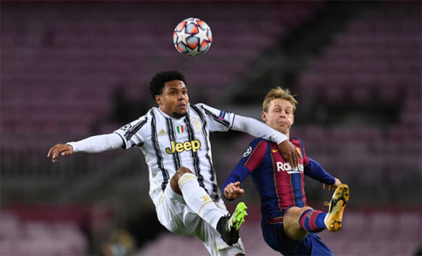 Ronaldo gọi, Messi lặng im trong ngày Juventus 