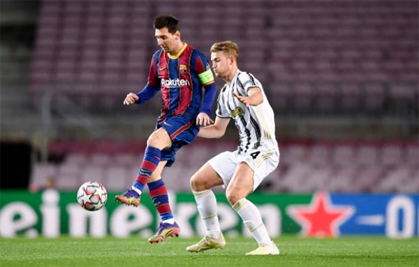 Ronaldo gọi, Messi lặng im trong ngày Juventus 