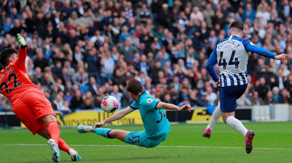 Thủ quân mắc sai lầm rồi chấn thương, Tottenham lại tiếp tục thua thảm - Bóng Đá