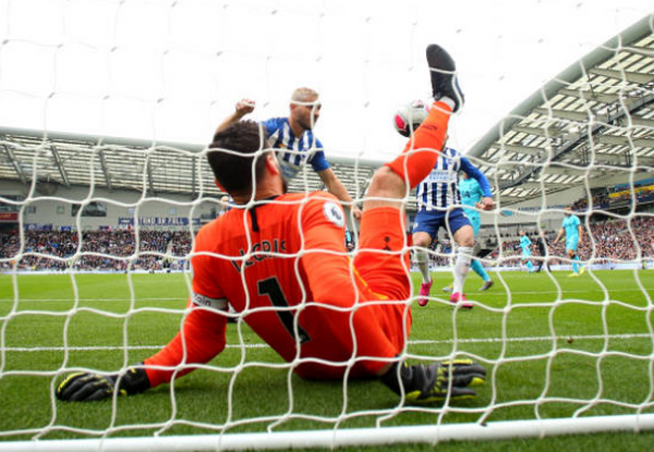 Thủ quân mắc sai lầm rồi chấn thương, Tottenham lại tiếp tục thua thảm - Bóng Đá