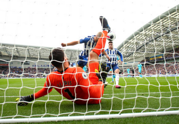 Thủ quân mắc sai lầm rồi chấn thương, Tottenham lại tiếp tục thua thảm - Bóng Đá