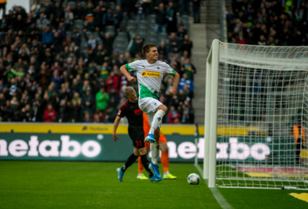 Ngôi đầu Bundesliga chính thức vào tay chủ nhân mới - Bóng Đá