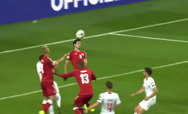4 pha cản phá như 'siêu nhân', Kasper Schmeichel thay đổi số phận Đan Mạch ở vòng loại - Bóng Đá