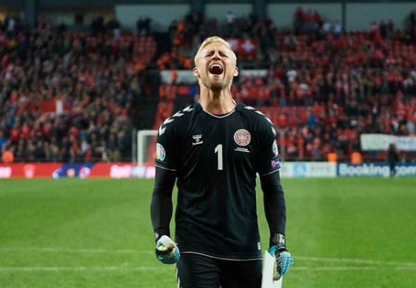 4 pha cản phá như 'siêu nhân', Kasper Schmeichel thay đổi số phận Đan Mạch ở vòng loại - Bóng Đá
