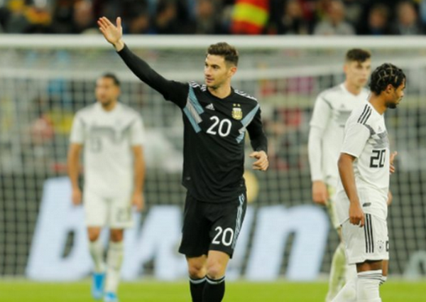 Messi bị cấm thi đấu, Argentina 'vô tình' tìm thấy sát thủ mới (Alario) - Bóng Đá