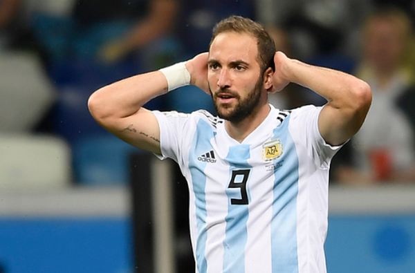 Messi bị cấm thi đấu, Argentina 'vô tình' tìm thấy sát thủ mới (Alario) - Bóng Đá