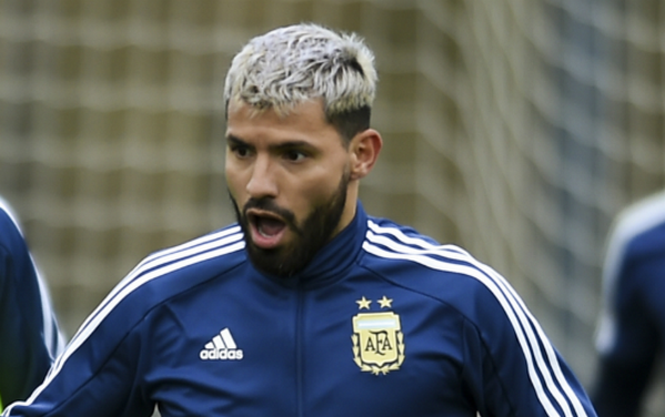 Messi bị cấm thi đấu, Argentina 'vô tình' tìm thấy sát thủ mới (Alario) - Bóng Đá