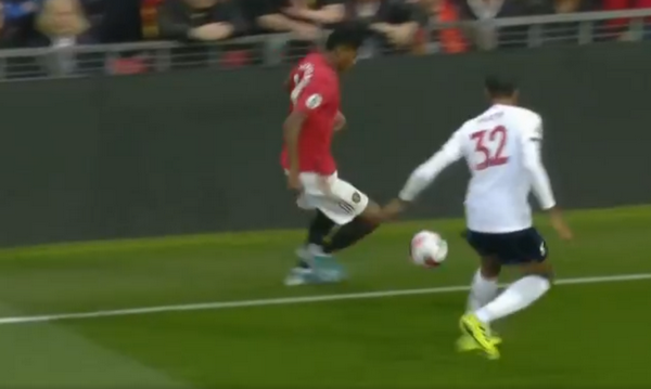 Cận cảnh hai tình huống Rashford hạ 'đo ván' cặp trung vệ Liverpool - Bóng Đá