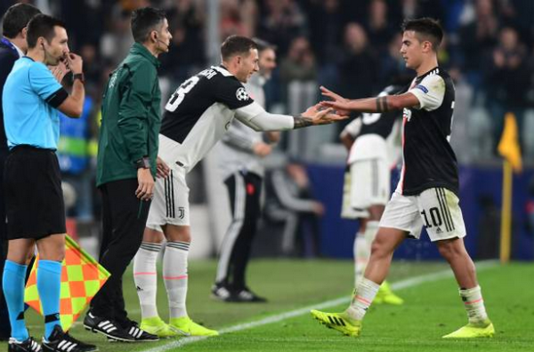 Cú đúp cuối trận, Dybala ngoạn mục 'giải cứu' Juve - Bóng Đá
