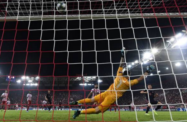 12 trận liên tiếp ghi bàn, hãy gọi Lewy là 'siêu nhân' - Bóng Đá