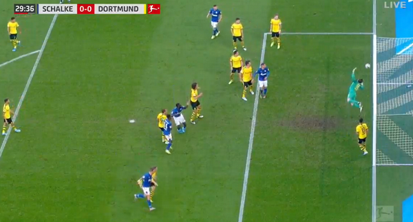 Quá nhiều may mắn, Dortmund 'hú vía' rời derby vùng Ruhr - Bóng Đá