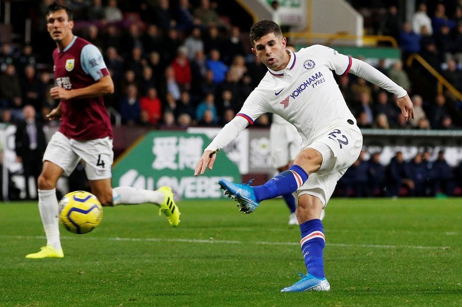 Thiago Silva watches Chelsea beat Krasnodar from home in leg recovery trousers… after family bowling trip on day off - Bóng Đá