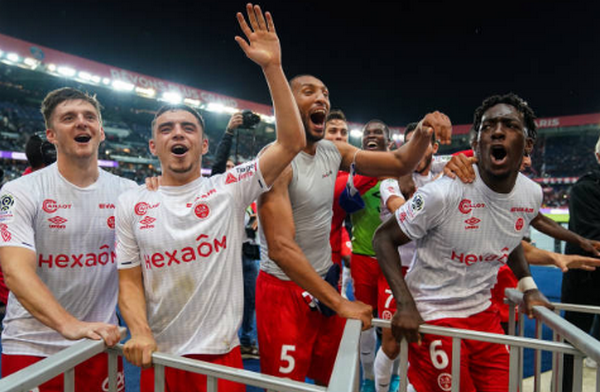 Khó tin với CLB đang thủng lưới ít nhất top 5 giải VĐQG châu Âu (Stade de Reims) - Bóng Đá