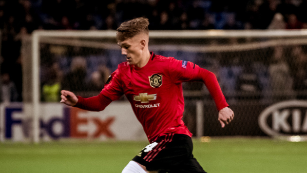 Man United fans react to Galbraith's new contract - Bóng Đá
