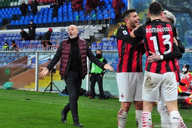 Quá phấn khích vì các học trò, HLV AC Milan có hành động lạ - Bóng Đá