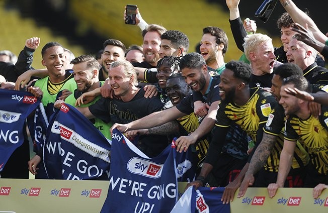 Trở lại Premier League, tân binh mở hội ăn mừng - Bóng Đá