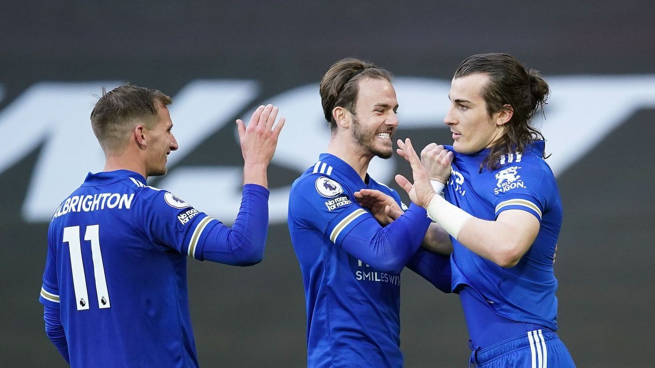 Axel Tuanzebe wearing watch - Bóng Đá
