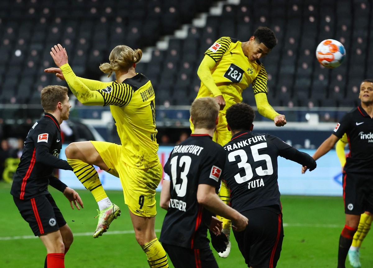 Dortmund thắng ngược Frankfurt dù bị dẫn 2-0 - Bóng Đá