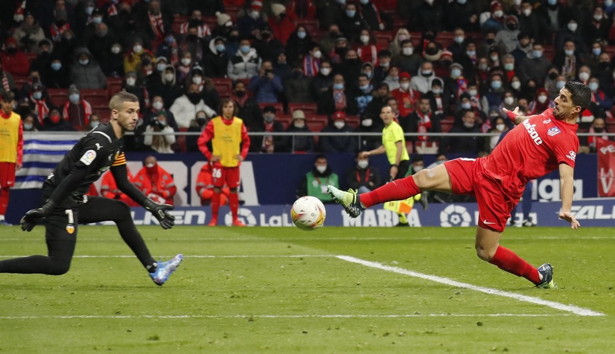 Atletico thắng ngược Valencia vào phút chót - Bóng Đá