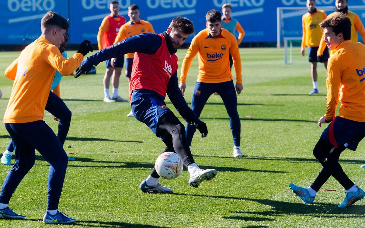 Aubameyang xuất hiện, tân binh khác gây choáng trên sân tập Barca - Bóng Đá