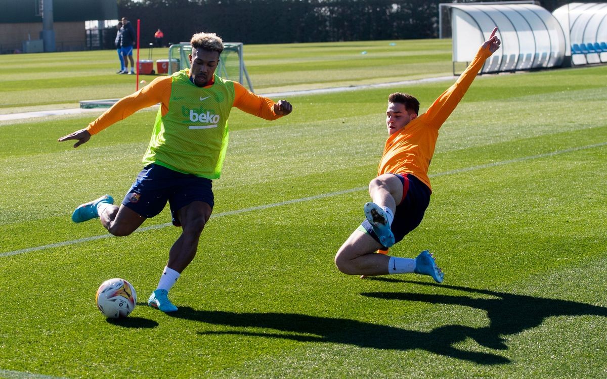 Aubameyang xuất hiện, tân binh khác gây choáng trên sân tập Barca - Bóng Đá