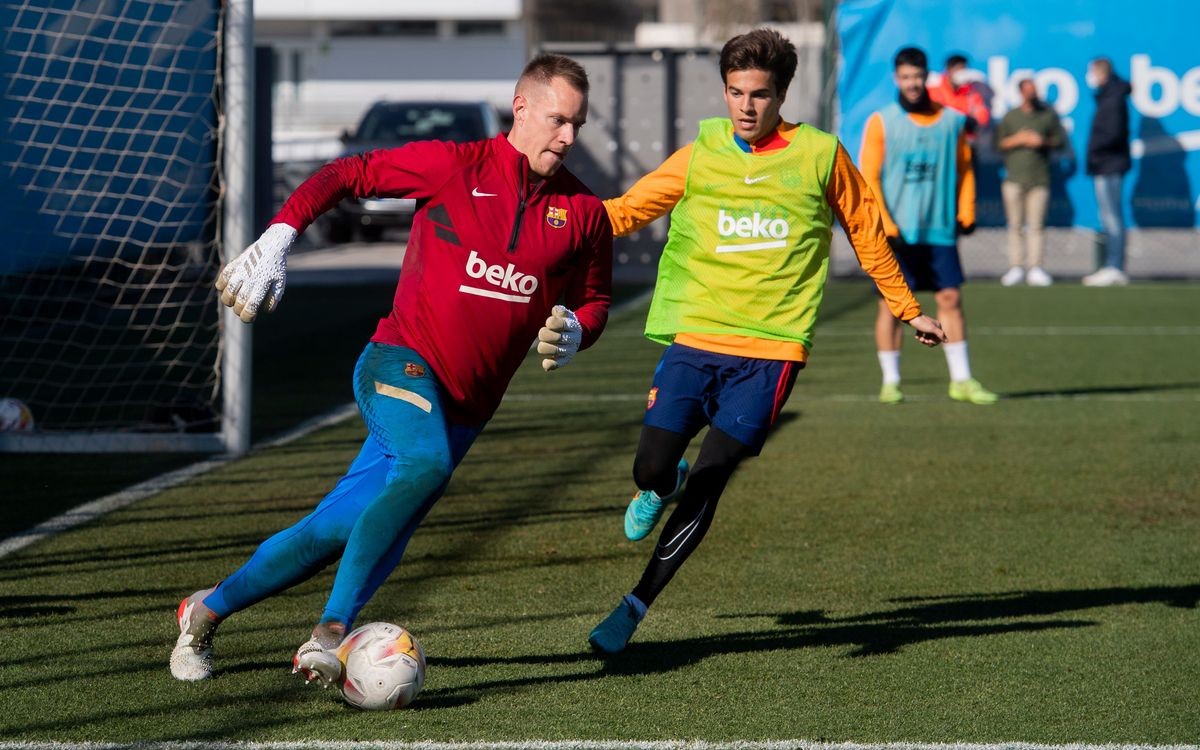 Aubameyang xuất hiện, tân binh khác gây choáng trên sân tập Barca - Bóng Đá