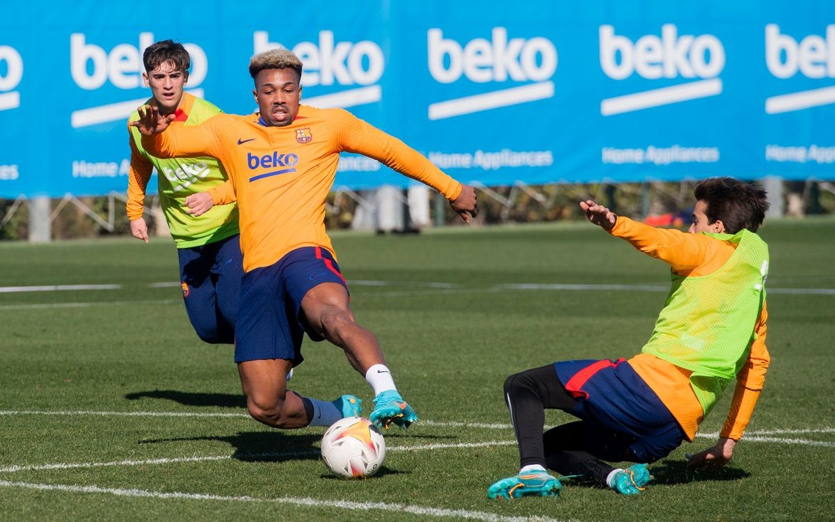 Aubameyang xuất hiện, tân binh khác gây choáng trên sân tập Barca - Bóng Đá