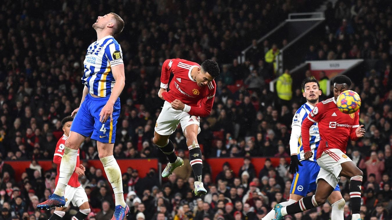 Ronaldo tung cú sút trái phá trước vòng vây 6 cầu thủ - Bóng Đá