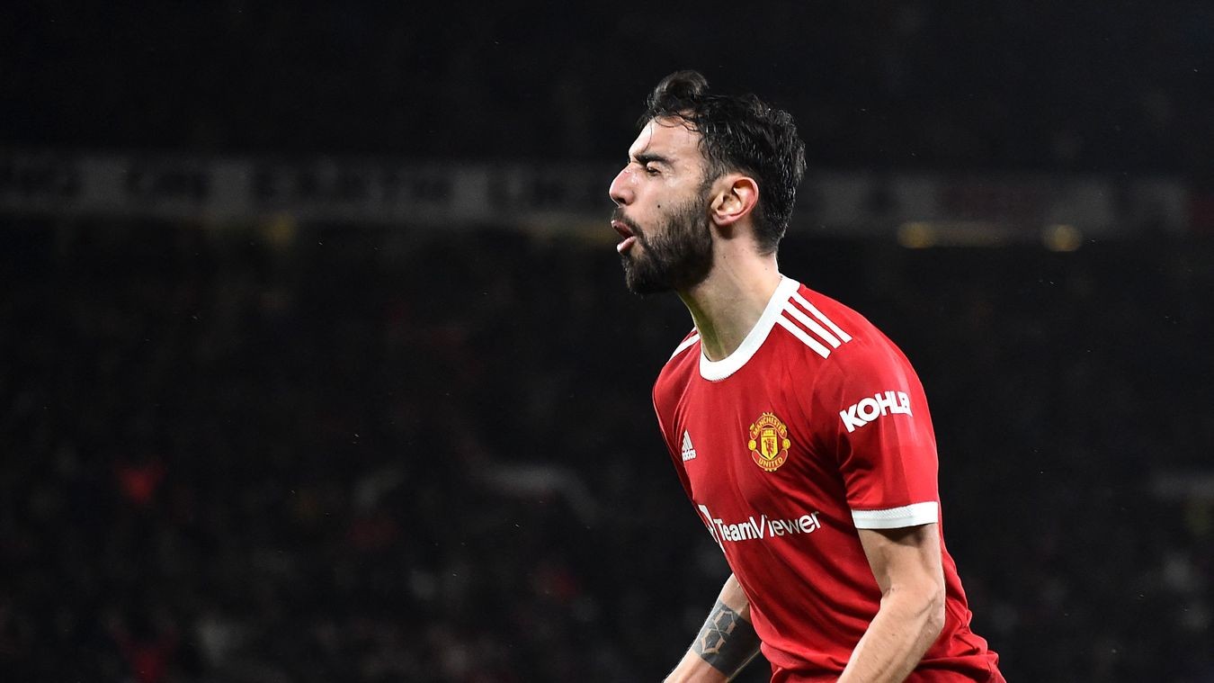 Ronaldo tung cú sút trái phá trước vòng vây 6 cầu thủ - Bóng Đá