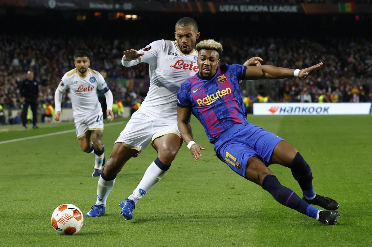 Adama Traore kiếm phạt đền giúp Barca hòa Napoli - Bóng Đá