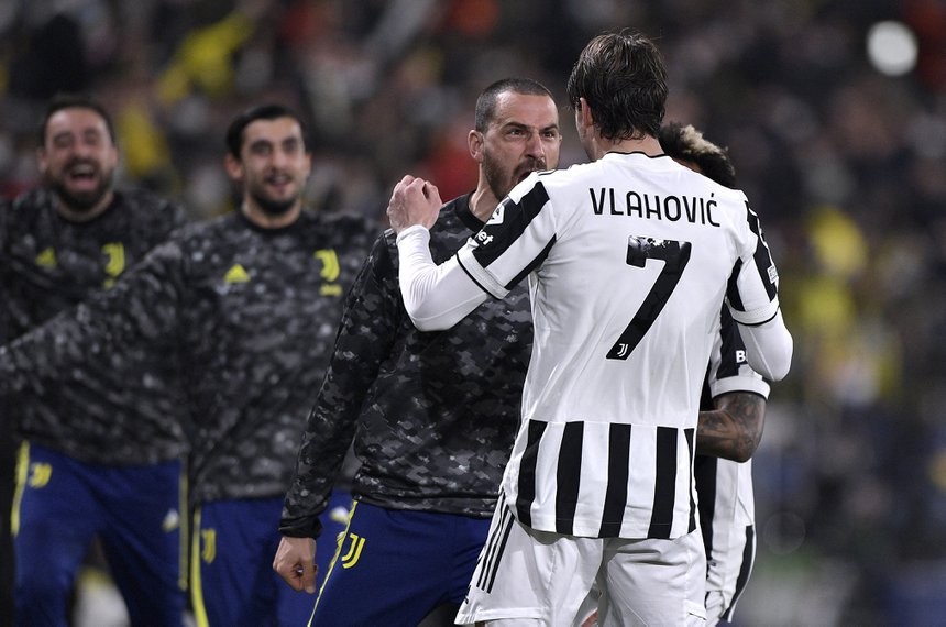 Vlahovic ghi bàn trong lần đầu ra sân ở Champions League - Bóng Đá