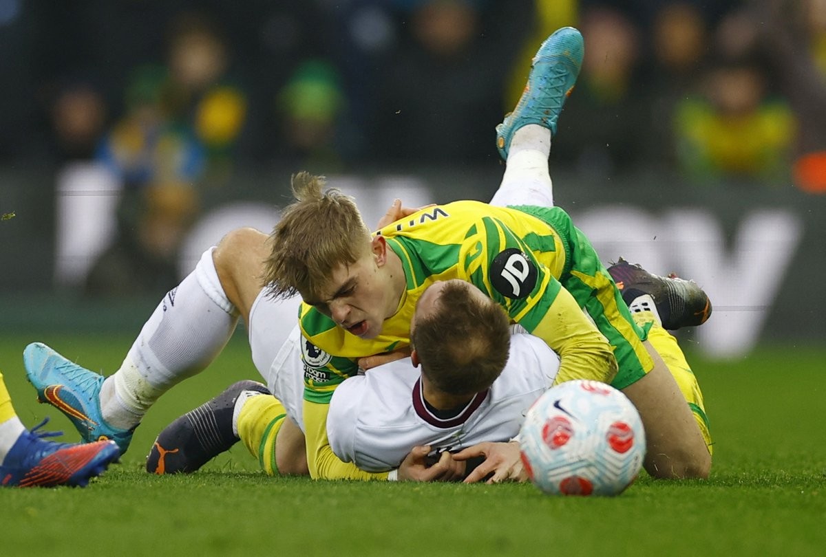 Sao trẻ đổi thái độ sau khi va chạm với Eriksen - Bóng Đá