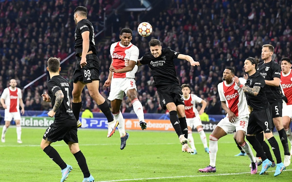 Benfica vào tứ kết Champions League - Bóng Đá