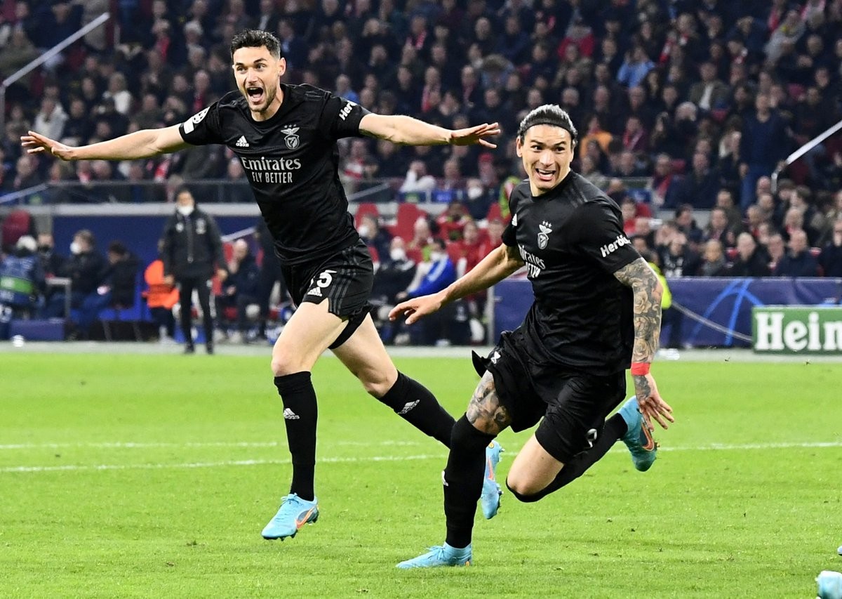 Benfica vào tứ kết Champions League - Bóng Đá