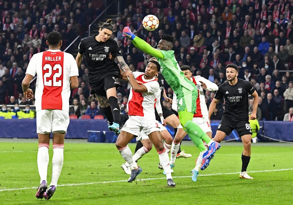 Benfica vào tứ kết Champions League - Bóng Đá