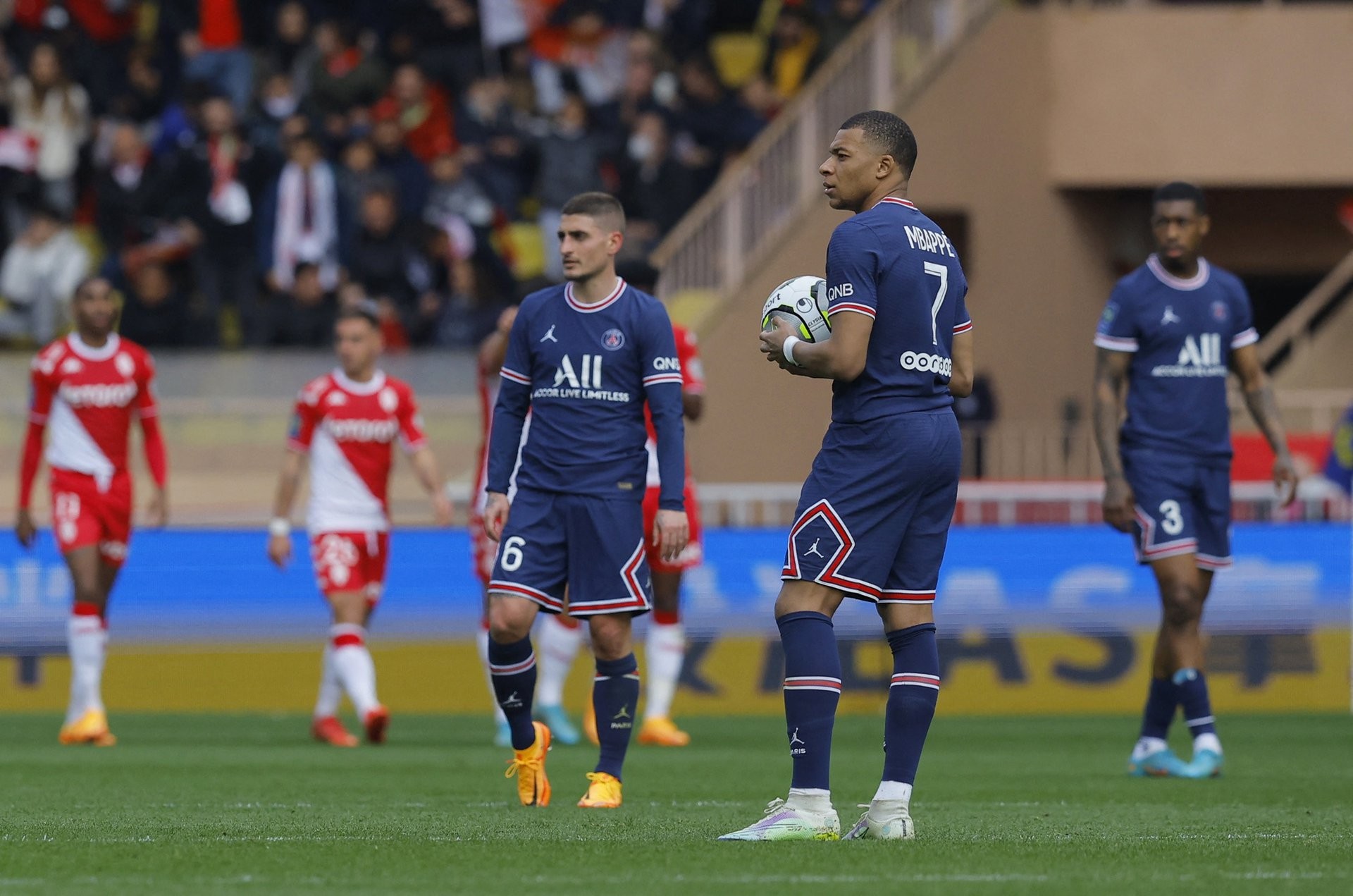 PSG tiếp tục thảm bại với tỷ số 0-3 - Bóng Đá