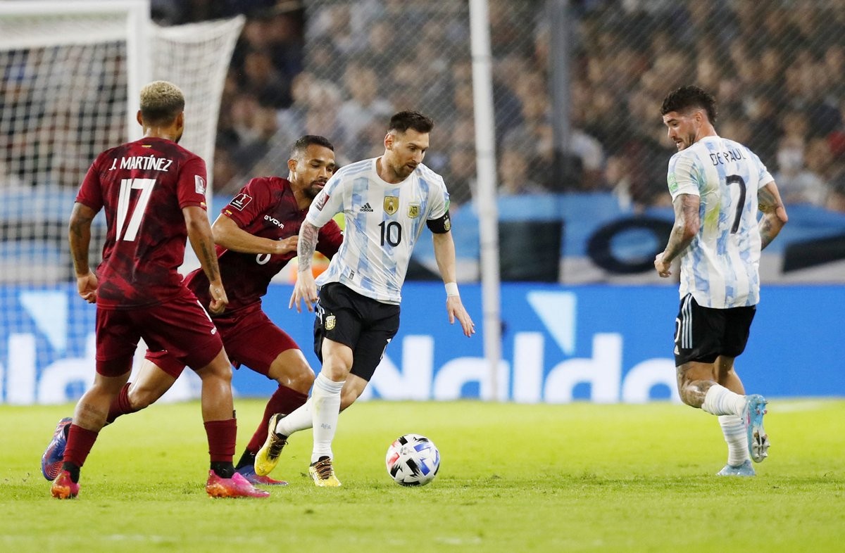 Messi giúp Argentina thắng Venezuela 3-0 - Bóng Đá