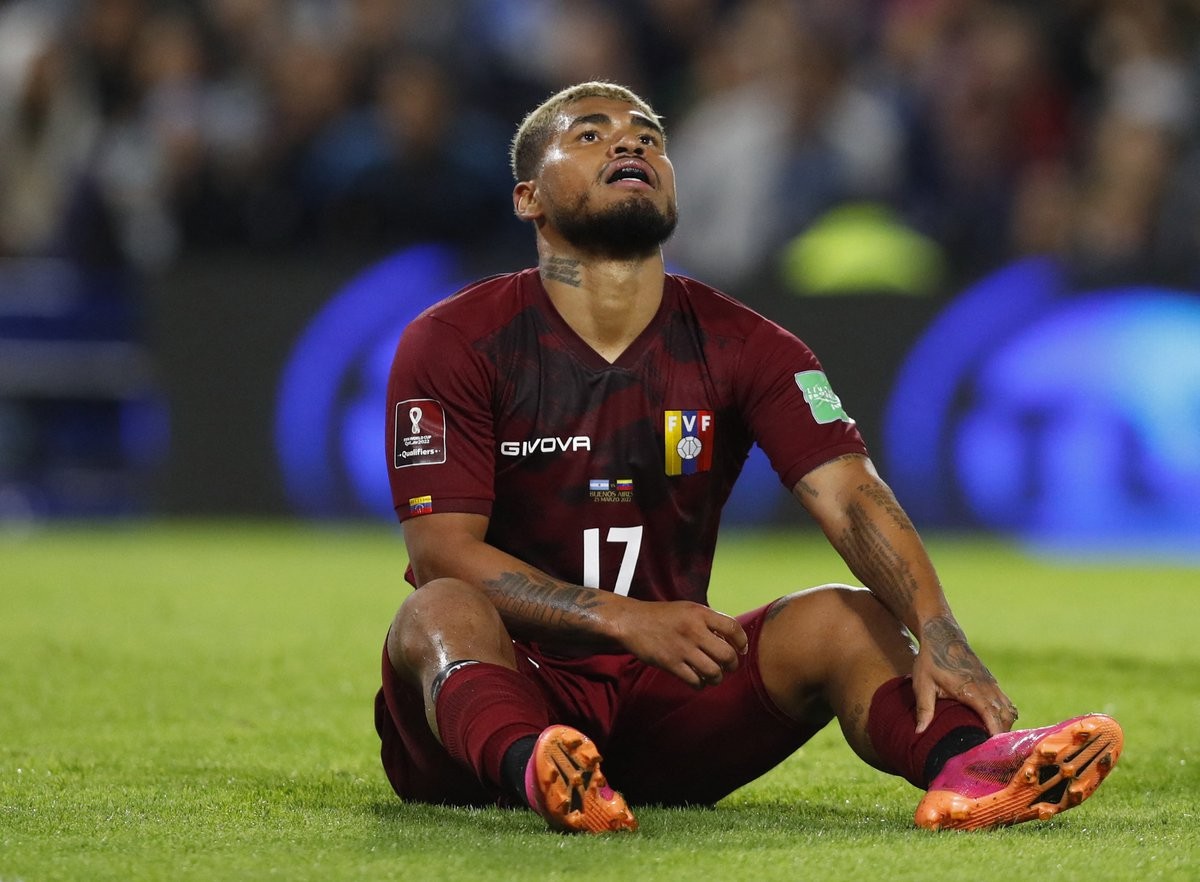 Messi giúp Argentina thắng Venezuela 3-0 - Bóng Đá