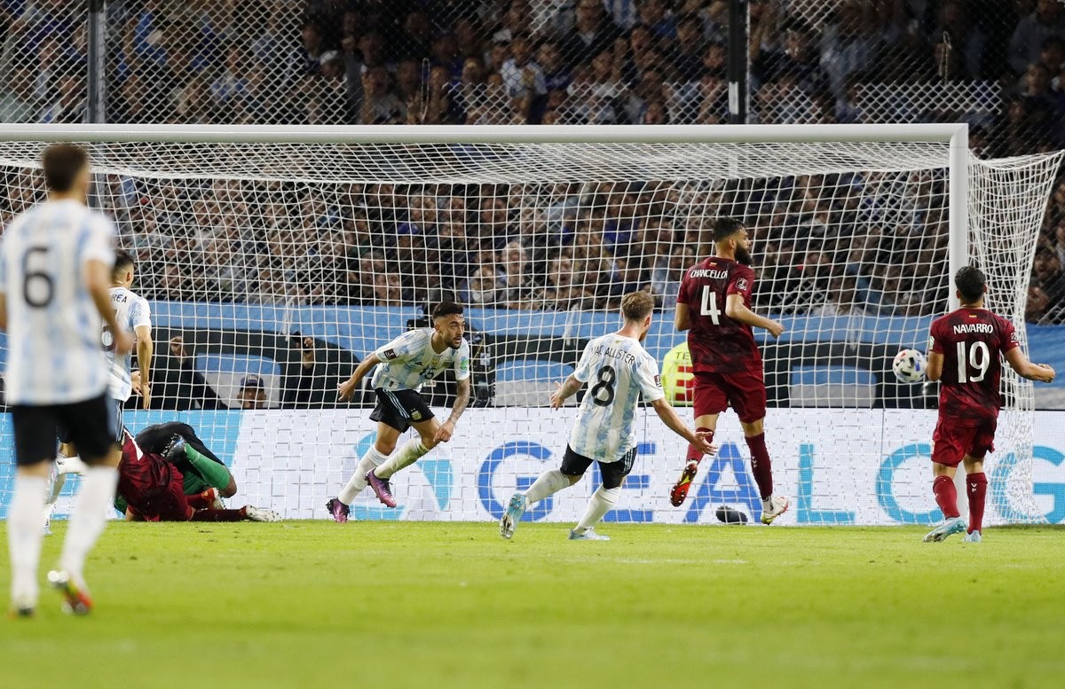 Messi giúp Argentina thắng Venezuela 3-0 - Bóng Đá