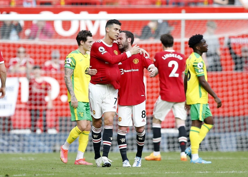 Ronaldo tạo nên loạt kỷ lục và khiến cả đội M.U phải xấu hổ - Bóng Đá