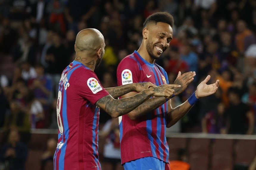 Aubameyang lập cú đúp trong trận thắng 3-1 của Barca - Bóng Đá