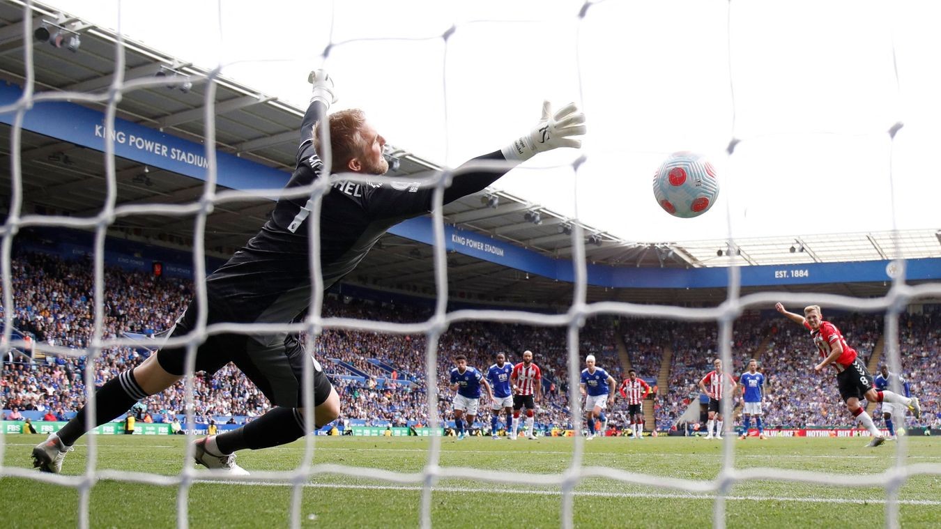 Hai thái cực ngày cuối Premier League; Liverpool việt vị - Bóng Đá