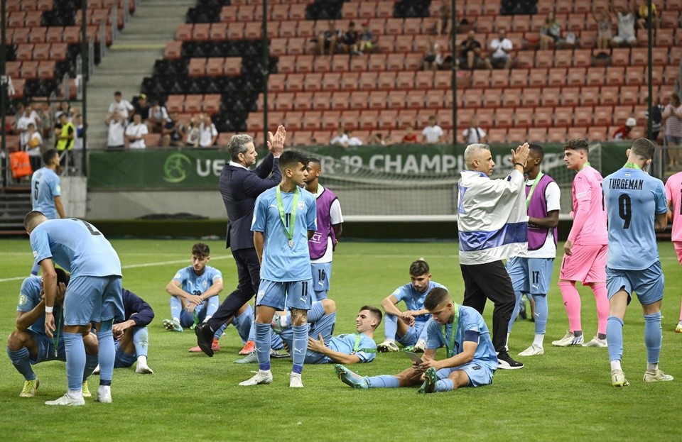 Tuyển Anh vô địch Euro U19 - Bóng Đá