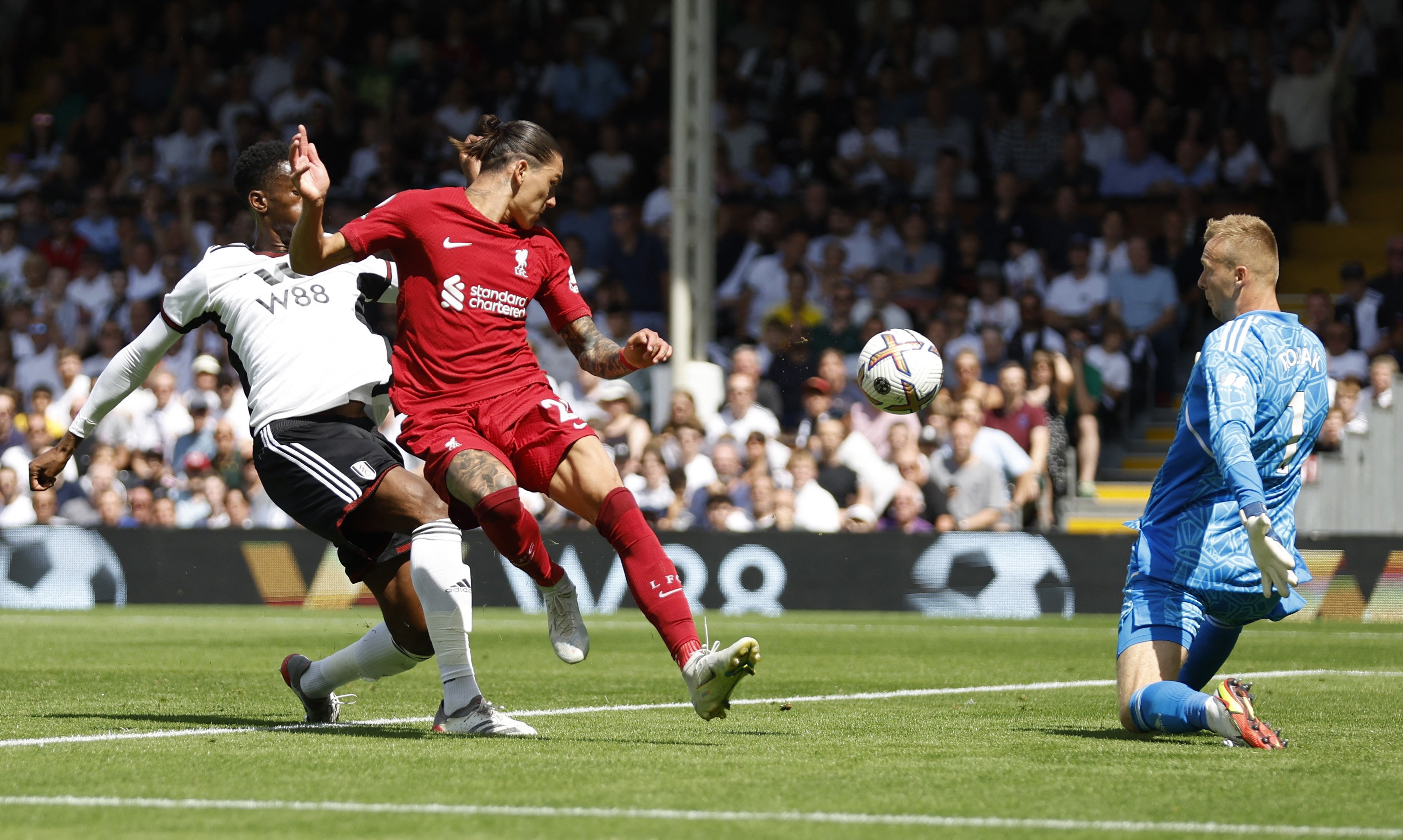 Màn ra mắt đáng giá 100 triệu euro ở Premier League - Bóng Đá
