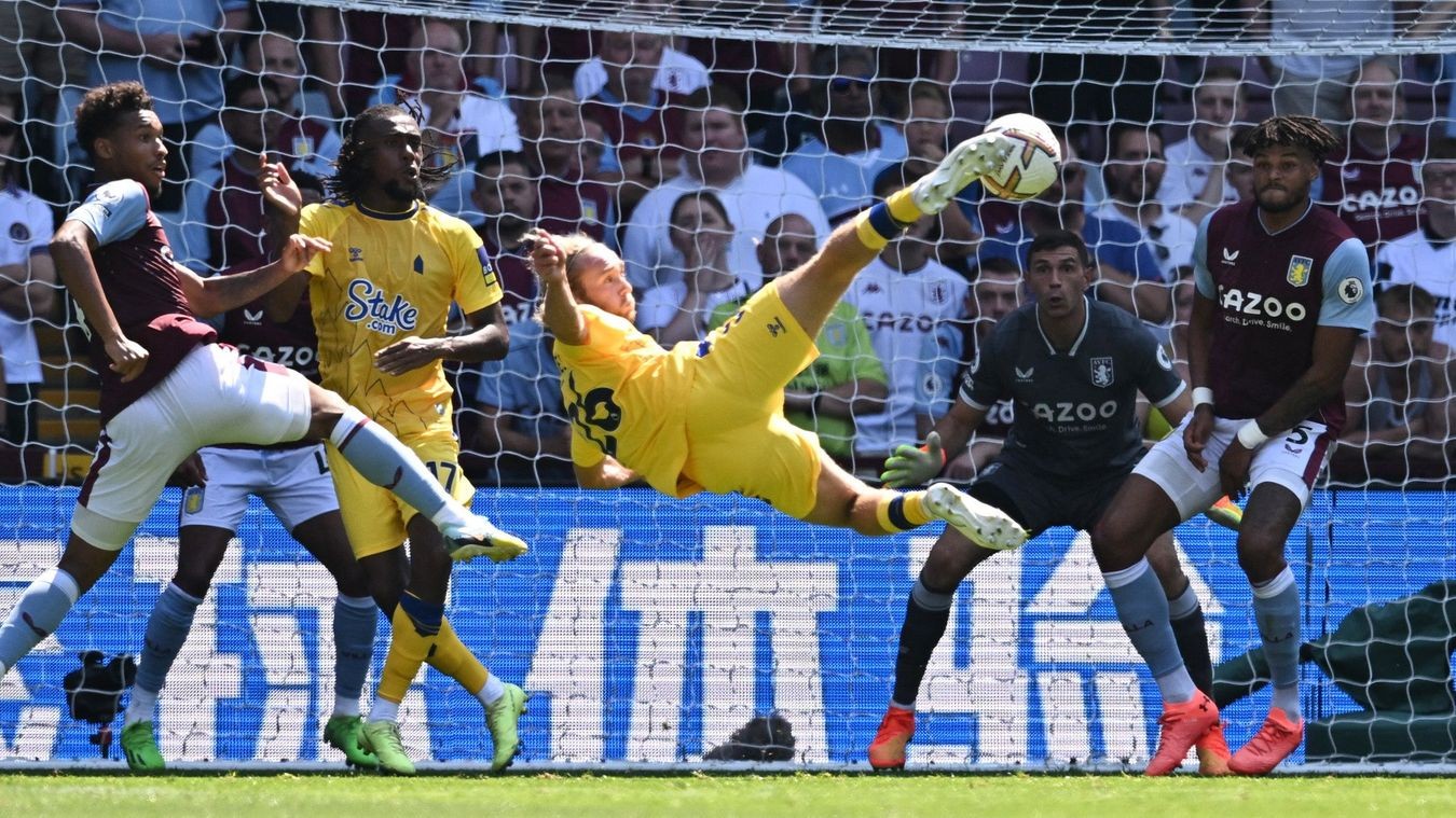 Gerrard hạ Lampard ở trận cầu sớm thuộc vòng 2 Premier League - Bóng Đá