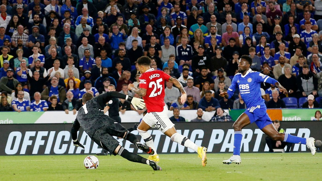 Chạy như gắng động cơ, Man Utd lấy 3 điểm rời hang Cáo - Bóng Đá