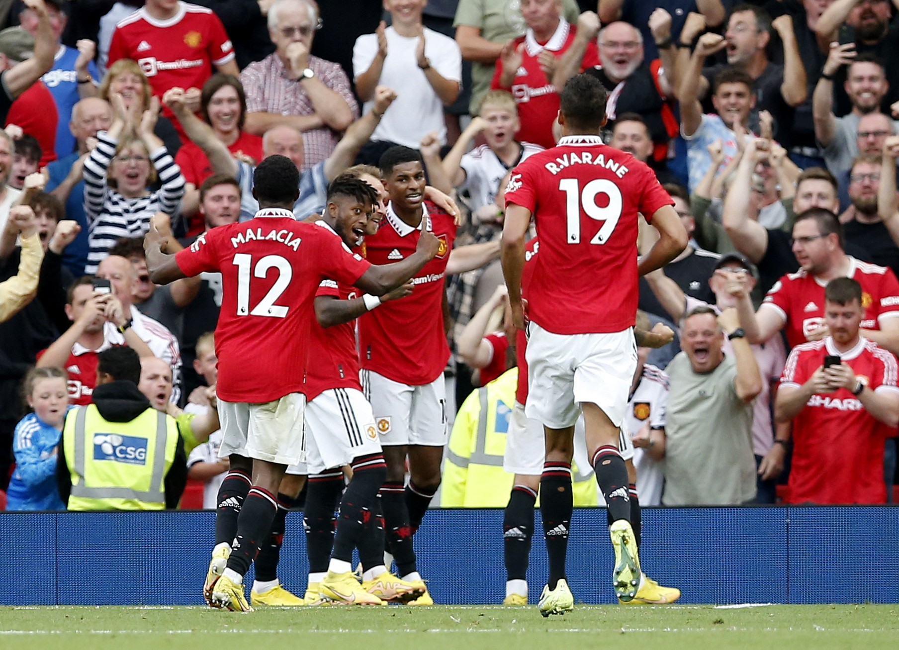 Hạ Arsenal, Man Utd phát hiện ra 2 cỗ máy chạy biên chất lượng - Bóng Đá