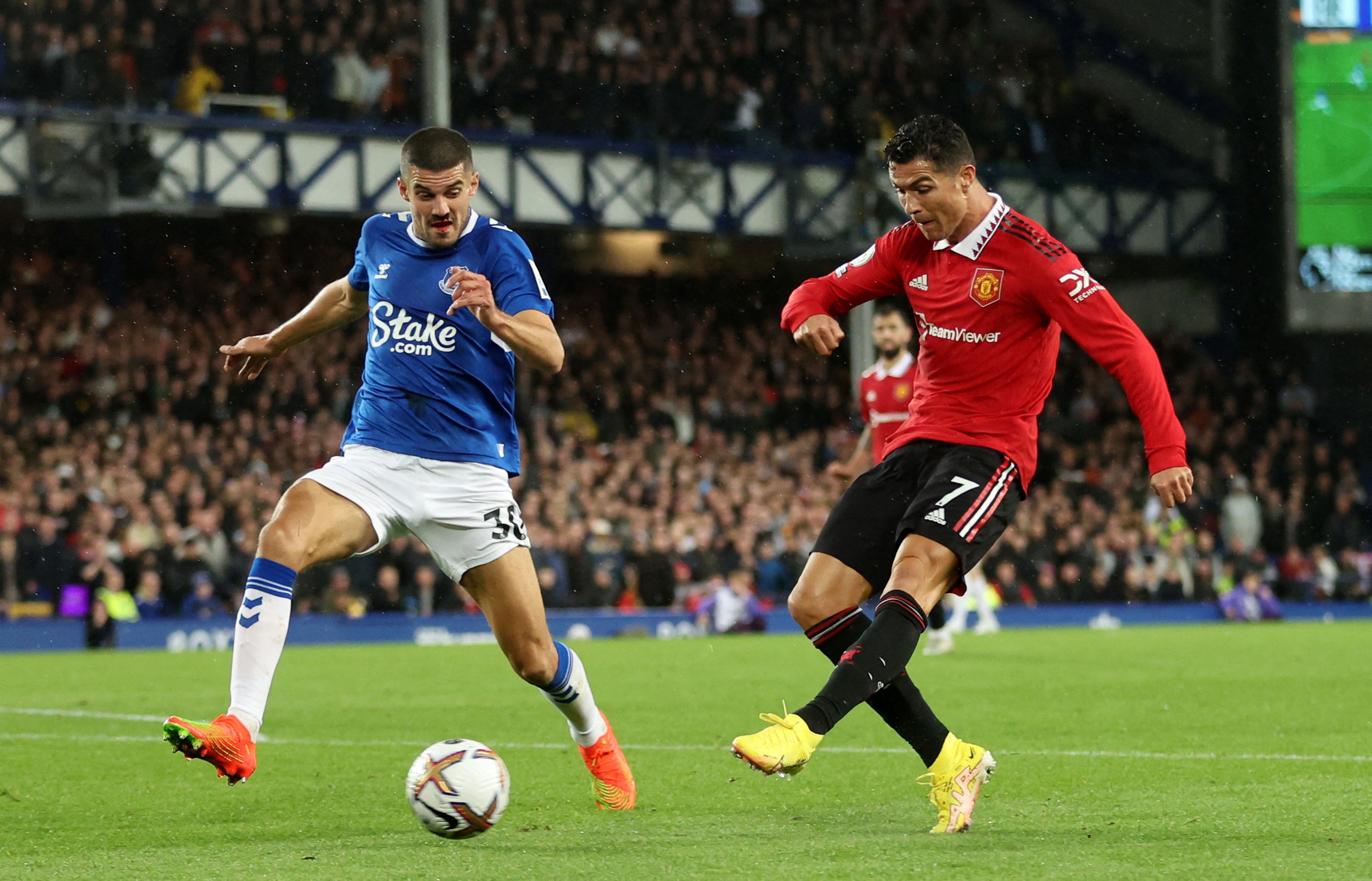 Xuất hiện cầu thủ thể hiện gần như hoàn hảo khi M.U hạ Everton - Bóng Đá